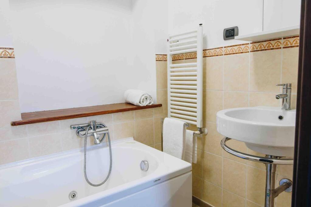 La Terra Del Mare Apartment Специя Екстериор снимка